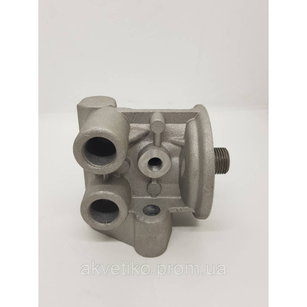 Кронштейн масляного фильтра на двигатель Deutz TD226B, WP6 12273107